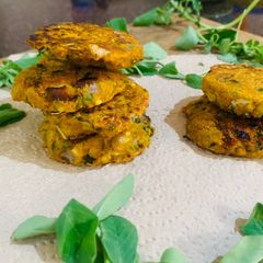 A picture of Yam & Methi tikkis (yam and fenugreek greens patties).