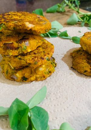 A picture of Yam & Methi tikkis (yam and fenugreek greens patties).