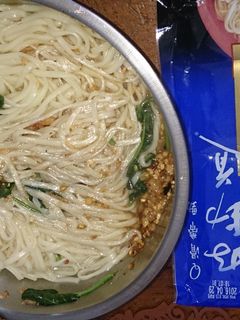 【愛在家裡麵x好勁道】蒜酥拌麵 的食譜成品照片