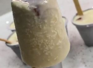 Una foto de Helados de queso con bocadillo