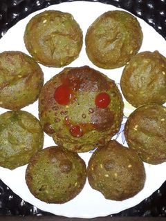 पालक-पुदिना पुरी (palak pudina puri recipe in marathi) रेसिपी चे मुख्य फोटो
