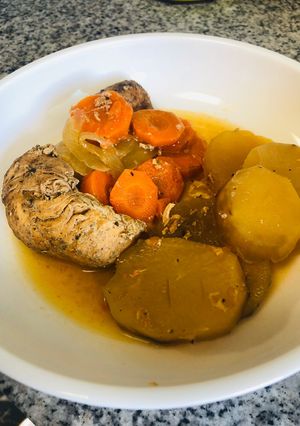 Una foto de Multicooker Easy ways - Pollo con papas