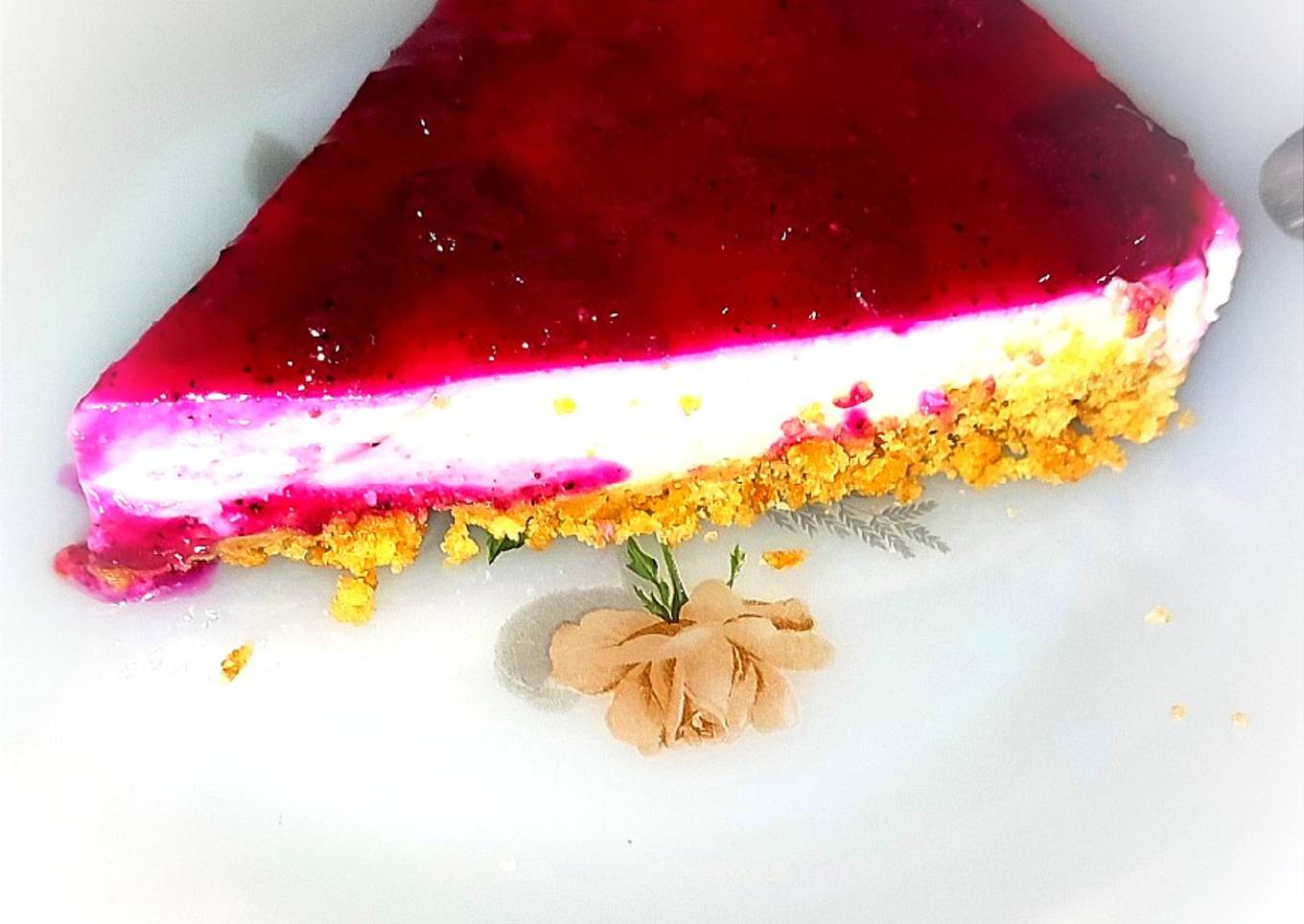 Tarta de queso fácil con mermelada de pitahaya y fresas👌😋🤤