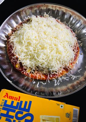 વેજ પીઝા (Veg Pizza Recipe In Gujarati) રેસીપી મુખ્ય ફોટો