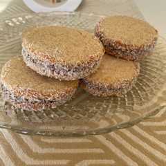 Una foto de Alfajores de maicena integral SALUDABLES