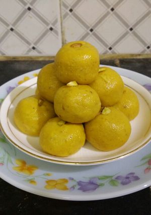 A picture of Besan Laddu.
