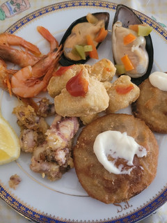 Una foto de Un plato de entremeses variados y muy económicos También se le puede llamar entreteniments