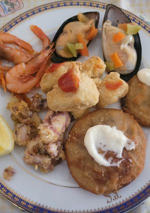 Una foto de Un plato de entremeses variados y muy económicos También se le puede llamar entreteniments