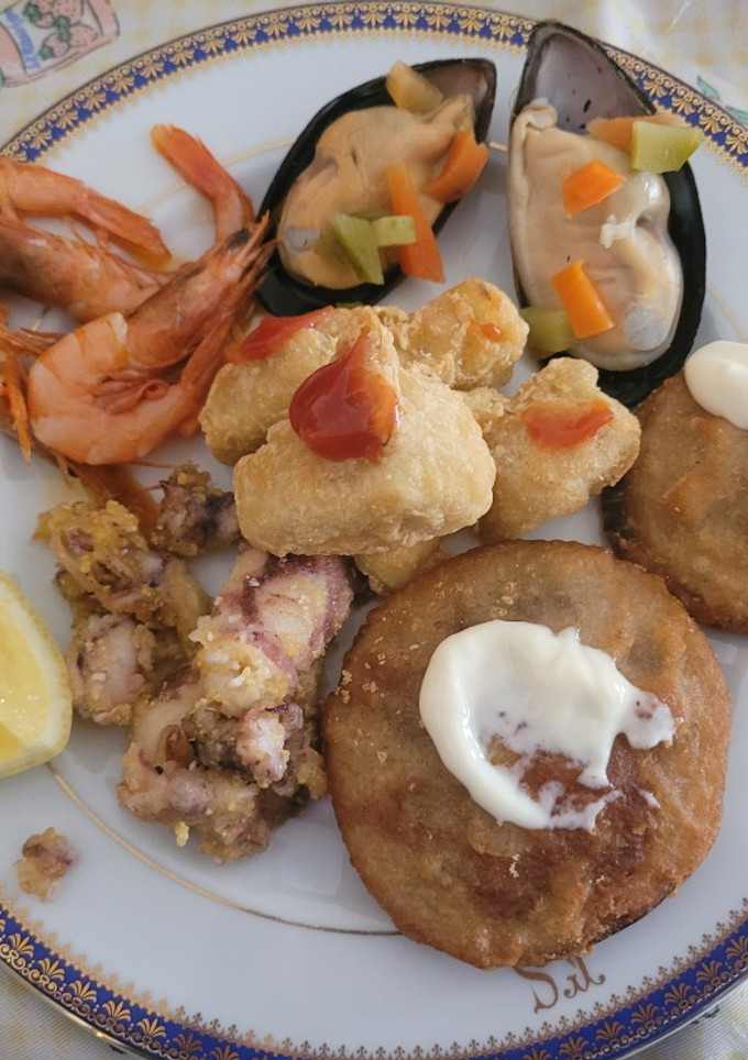 Una foto de Un plato de entremeses variados y muy económicos También se le puede llamar entreteniments