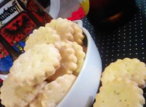 Una foto de Galletitas "ponéle sal y pimienta" 🥠\(๑╹◡╹๑)ﾉ♬