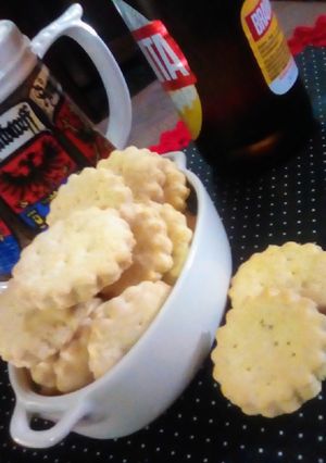 Una foto de Galletitas "ponéle sal y pimienta" 🥠\(๑╹◡╹๑)ﾉ♬