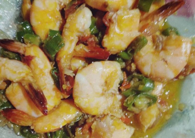 Cara Gampang Membuat Udang cabai hijau mentega yang Bisa Manjain Lidah