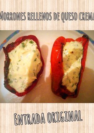 Una foto de Morón relleno con queso crema. Entrada original