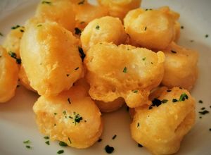 Foto principal de Bocaditos de bacalao en tempura con miel
