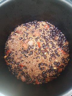 Una foto de Moros y cristianos o Arroz Congrí