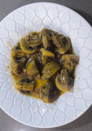 A picture of Stewed Mushrooms with Ham.