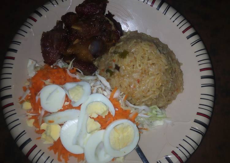 Jellop rice &amp; spaghetti with vegetables &amp; meat