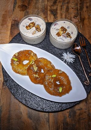 ওয়ালনাট রাবড়ি জিলাপি (Walnuts Rabri Jalebi recipe in Bengali) রেসিপির প্রধান ছবি