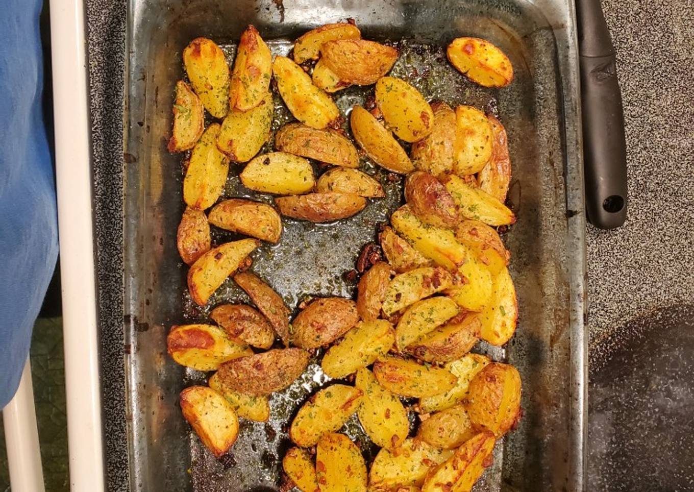 Garlic roasted potatoes