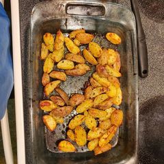 A picture of Garlic roasted potatoes.