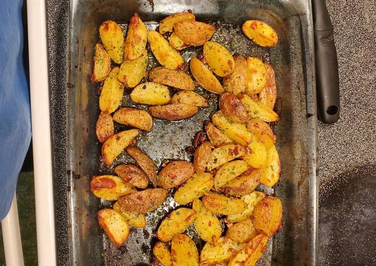 Recipe of Quick Garlic roasted potatoes