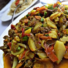 A picture of Shredded beef,Irish and veggies sauce.