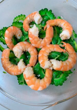 Hình của món Gỏi tôm khổ qua.