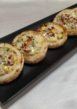 मेक्सिकन पिझ्झा काॅईन (Mexican Pizza Coin recipe in marathi) रेसिपी चे मुख्य फोटो 