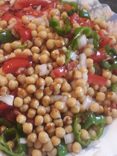 Una foto de Ensalada de garbanzos