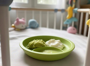 Una foto de Puré cremoso de palta y yogur para bebés