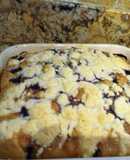 Torta dorada con arándanos azules