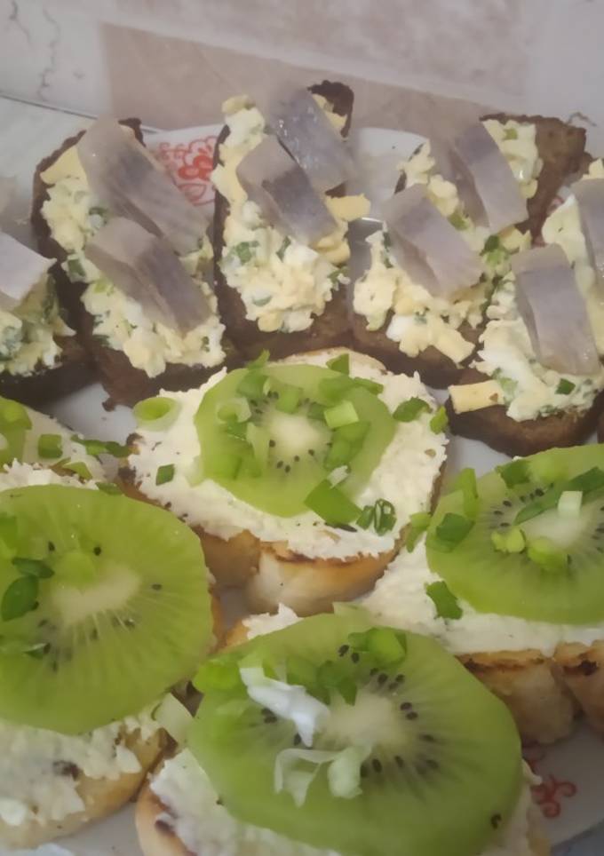 Святкові бутерброди з оселедцем та бутерброди з ківі 😋