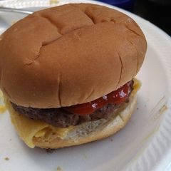 A picture of Macaroni and Cheeseburger.