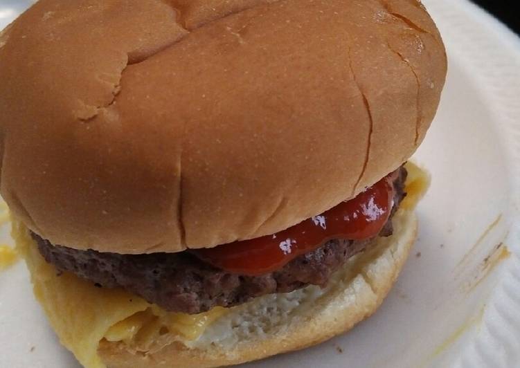 Simple Way to Prepare Award-winning Macaroni and Cheeseburger