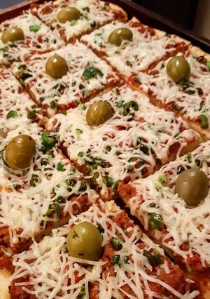 Une photo de Pizza légère et croustillante