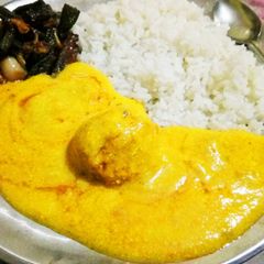 A picture of Besan kadi And Rice.