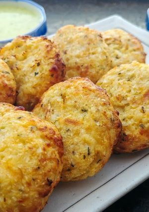 A picture of Cheesy Cauliflower Croquettes.