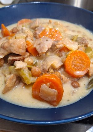 Une photo de Mijoté de poulet curry et raisin sec
