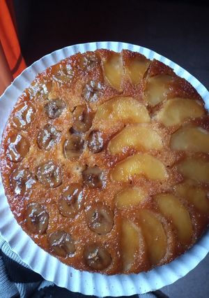 Una foto de Torta invertida de manzana y/o banana