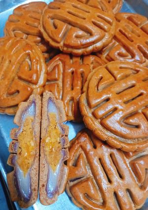 Hình của món Bánh trung thu khoai môn mochi chà bông trứng muối.