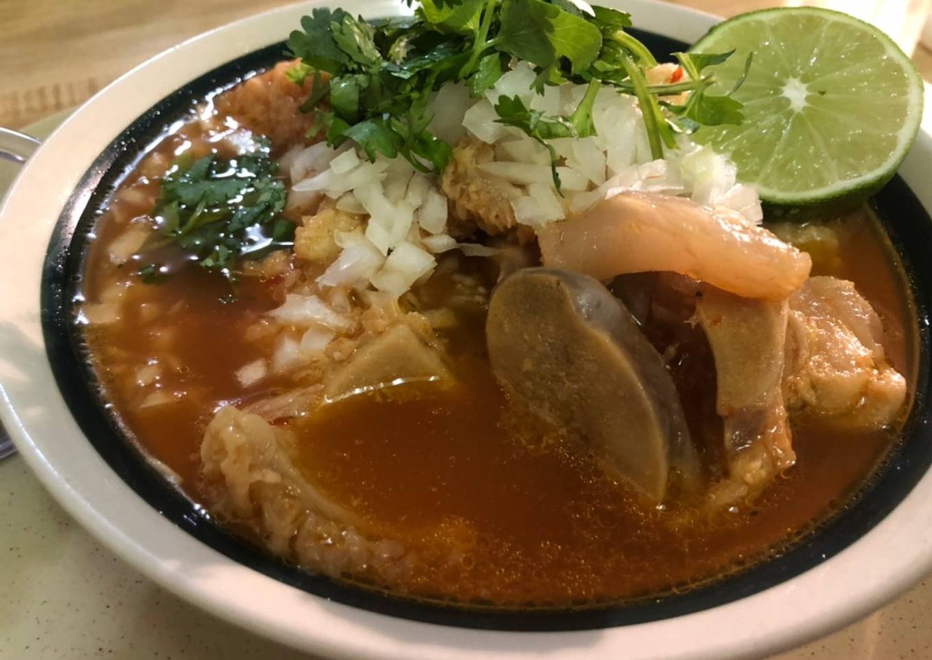 Menudo de Res y manitas de puerco ESTILO JALISCO