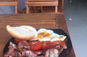 Bacon+Egg+Tomato (Đồ ăn sáng thông dụng quốc tế)