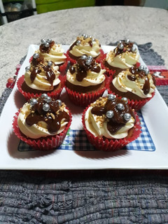 Una foto de Cupcakes de coco y dulce de leche. 😋😋🤗