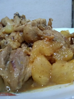 Una foto de Pollo con piña