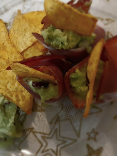 Avokádókrém chilis tortillával recept fotója