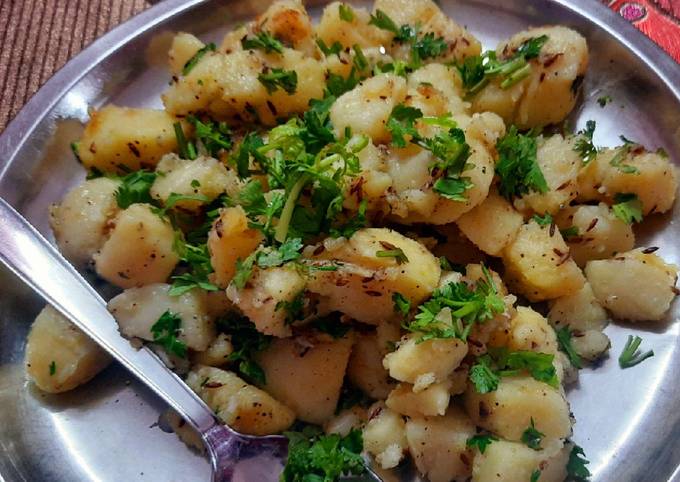 फलाहारी आलू (falahari aloo recipe in Hindi) रेसिपी बनाने की विधि in Hindi by Seema gupta - Cookpad