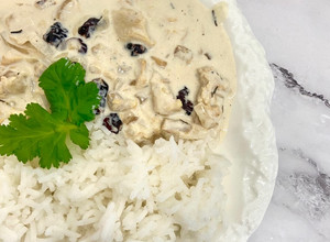 Foto principal de Arroz con nata, pollo y arándanos rojos
