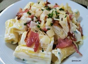 Foto principal de Rigatoni cremoso de mascarpone y crujiente de bacon