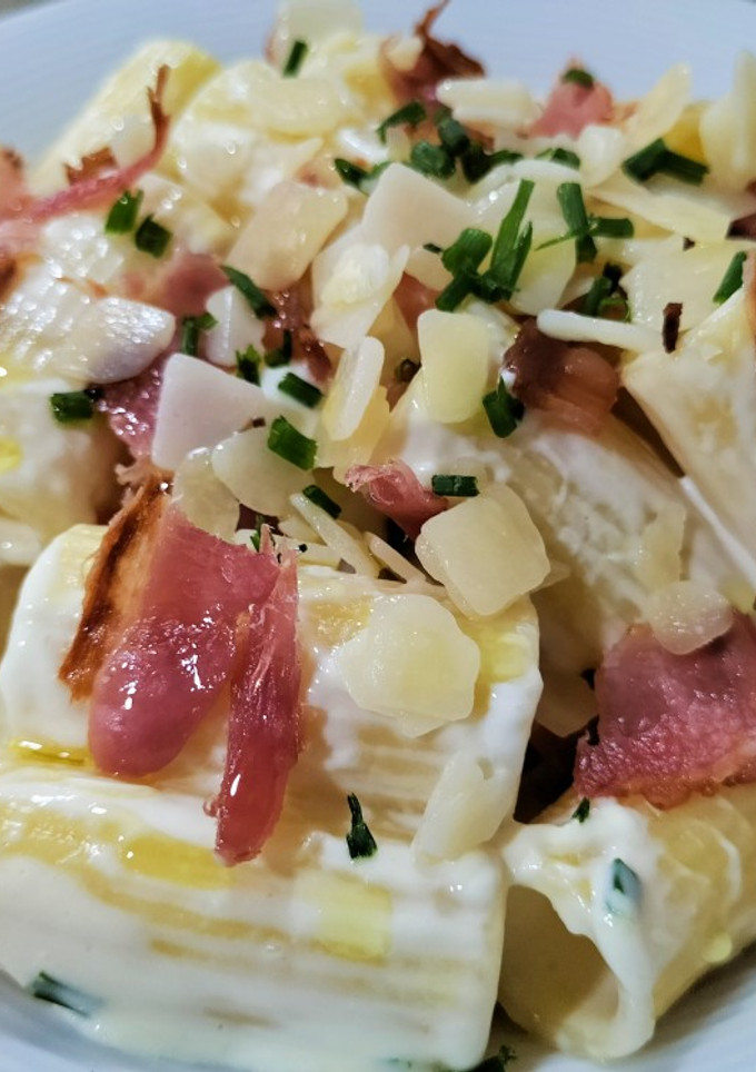 Una foto de Rigatoni cremoso de mascarpone y crujiente de bacon