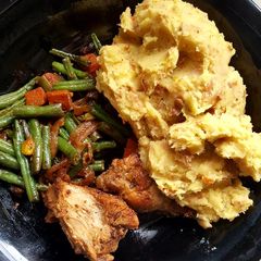 A picture of Omushenye With Veggie & Chicken.
